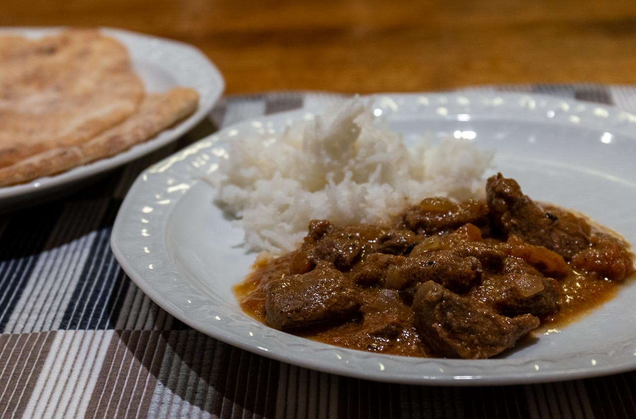 Biff Vindaloo med ris och naan